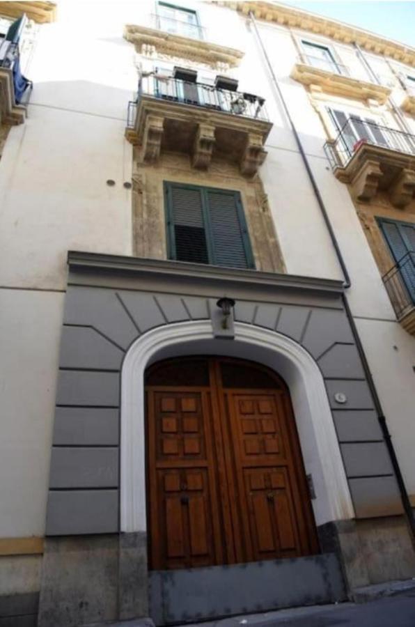 Ballarhouse Palermo Bagian luar foto